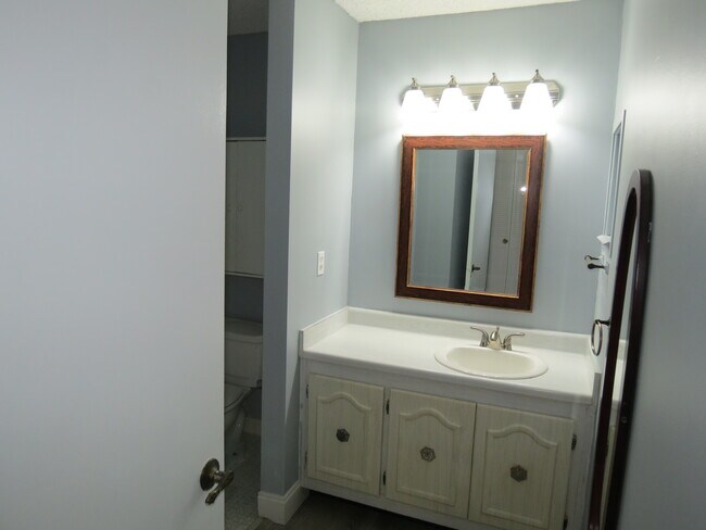Building Photo - 512 Orange Drive