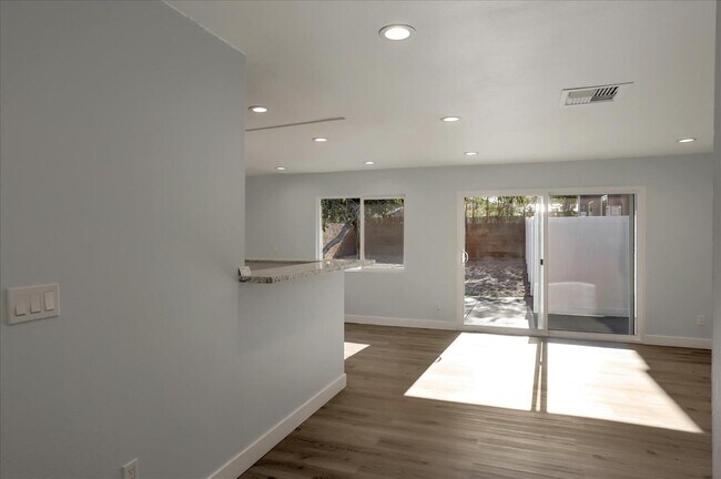 Foto del edificio - 23924 Haynes St