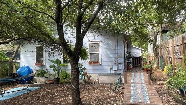 Building Photo - 618 W 35th St
