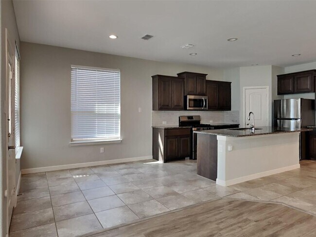 Foto del edificio - 5BR/4BA | Updated Single Family Home | 2-Car Garage | Gated backyard