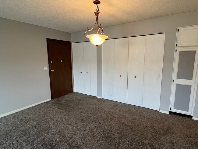 Building Photo - 2106 Valleyhigh Dr NW