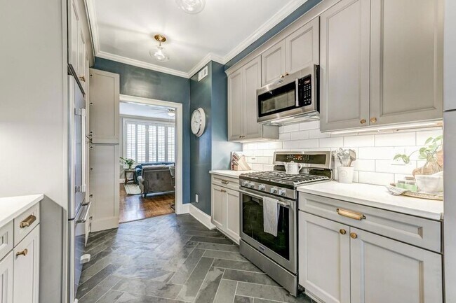 Foto del edificio - 28 Collier Rd NW