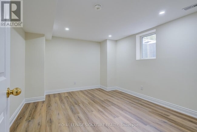 Building Photo - 854 Yates Dr