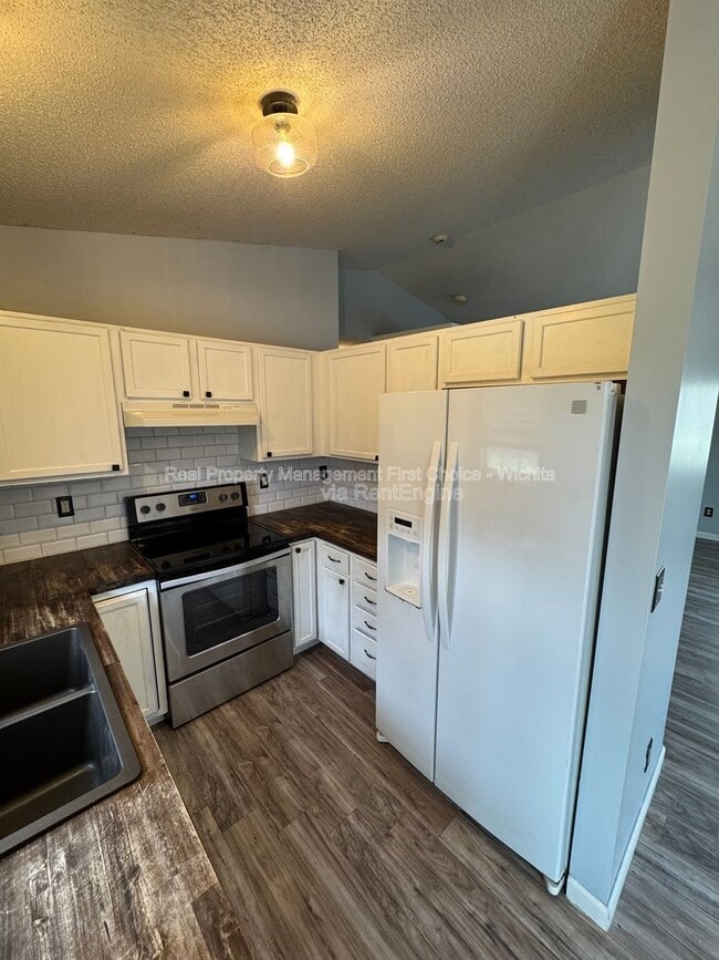 Building Photo - 10802 W Carr Ave