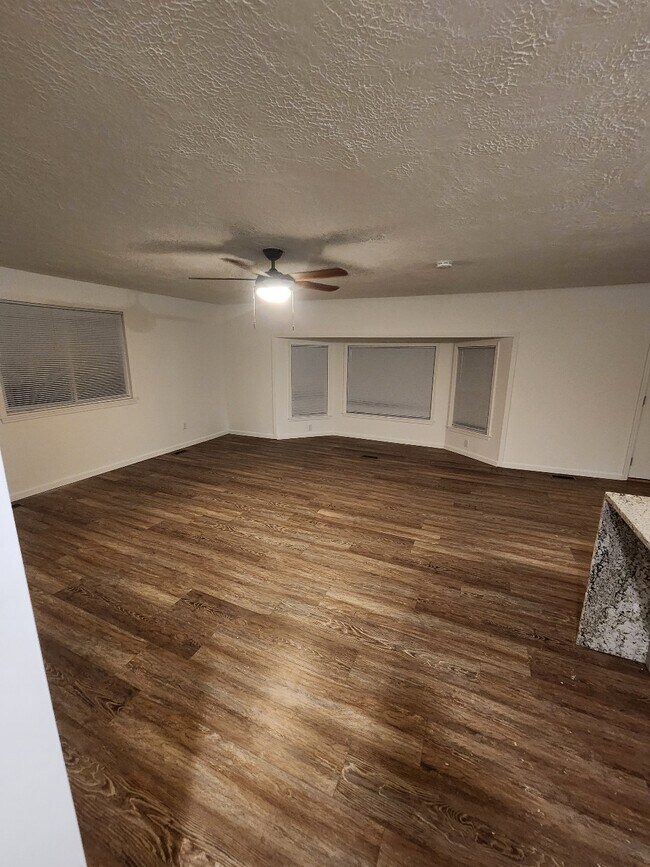 Foto del edificio - 17237 Manchester Rd