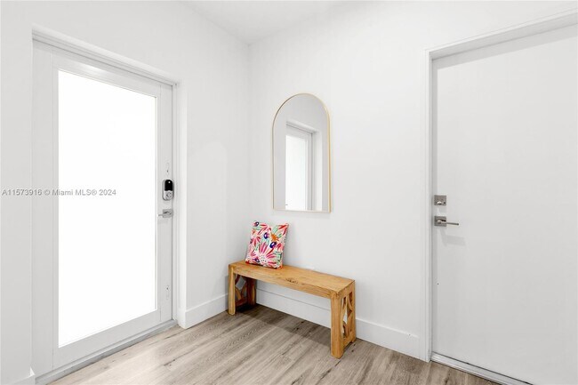 Foto del edificio - 1123 NE 23rd Terrace