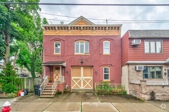 Building Photo - 30 W 9th St