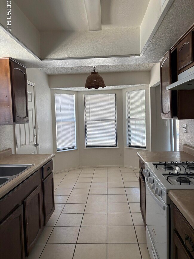 Building Photo - 11609 Soberana Ln
