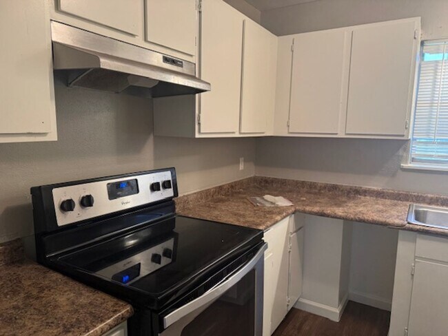 Foto del edificio - 106-106 Jester Cir