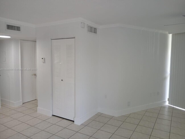 Foto del edificio - 6955 NW 186th St