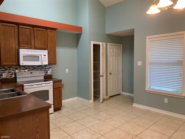 Building Photo - 3 br, 2 bath House - 9017 Redford Rd