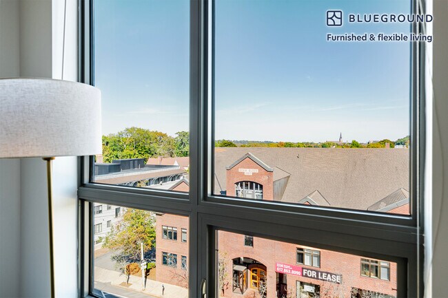 Building Photo - 245 Walnut St