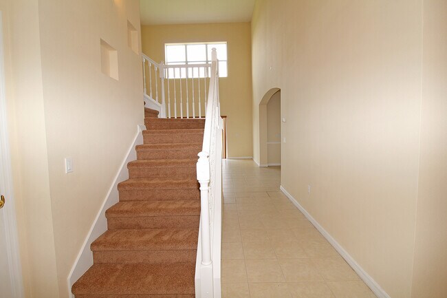 Foto del edificio - Beautiful 4/3 in Bellalago with Pond Views
