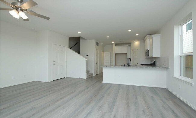 Building Photo - 1615 Revolution Way