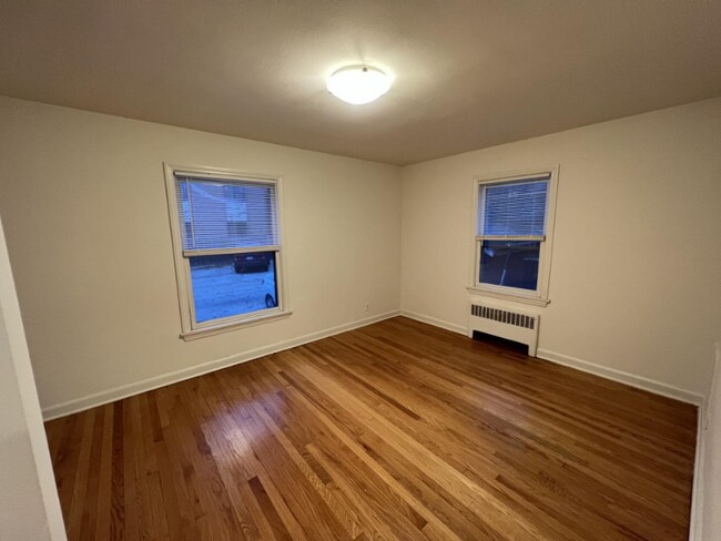 Building Photo - 826 E Henry Clay St