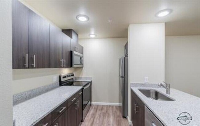 Building Photo - 1031 Schurman Dr S