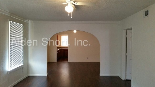 Building Photo - 702 W Camp Wisdom Rd