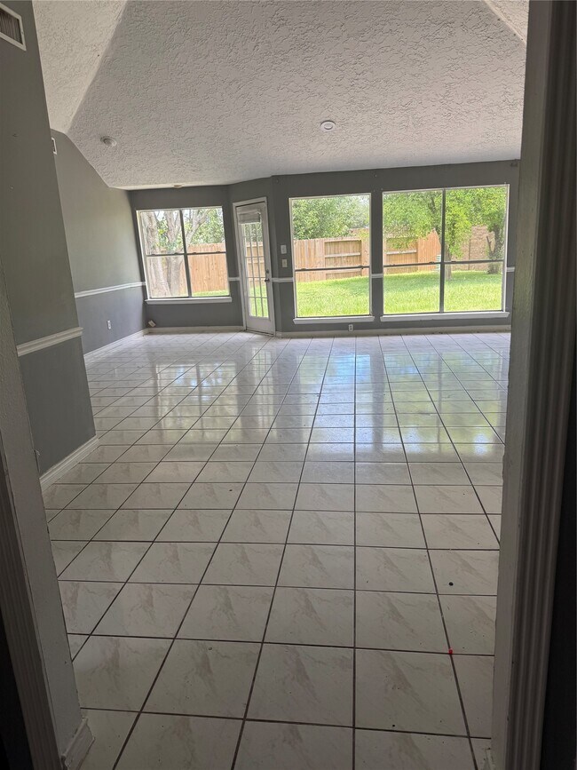Foto del edificio - 5322 Golden Stream Dr
