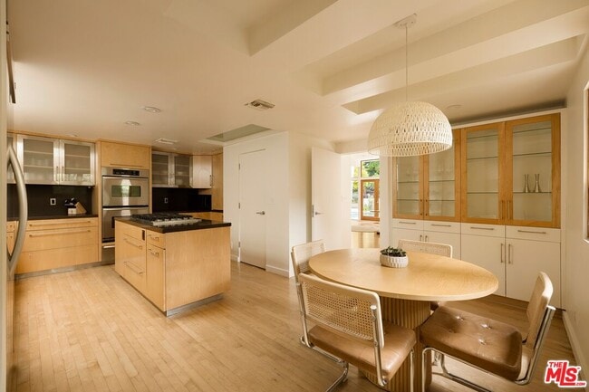 Building Photo - 3600 Mandeville Canyon Rd