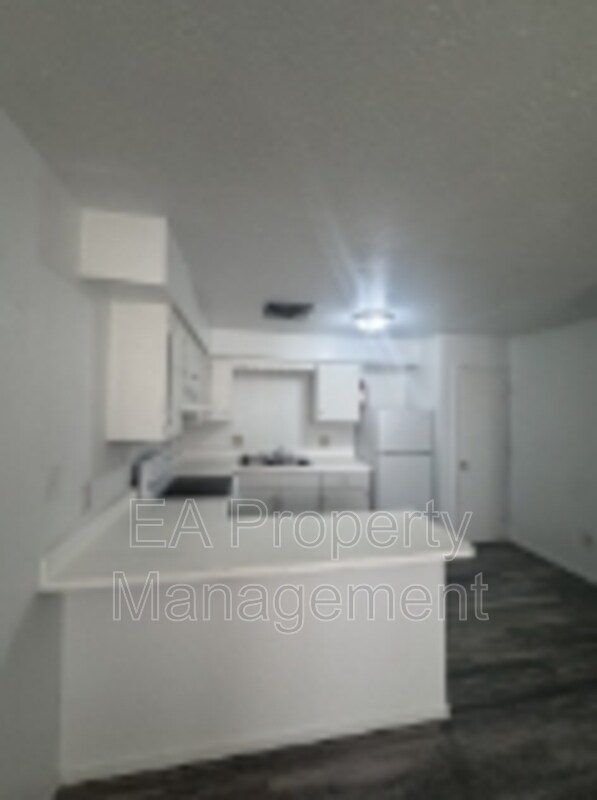Foto principal - 332 Grove St SE