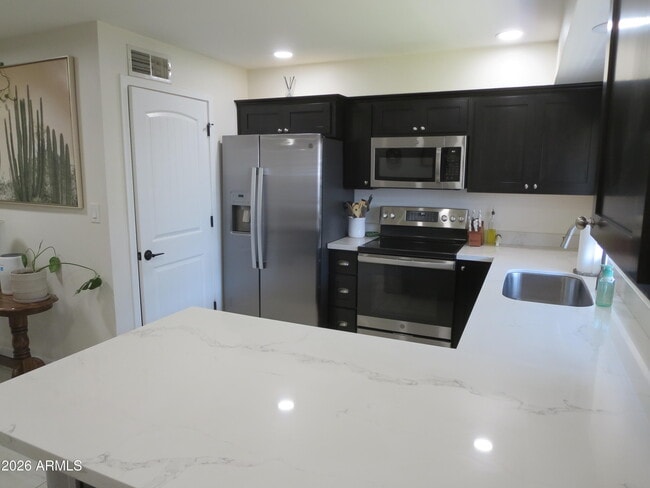 Building Photo - 6212 N 13th Pl