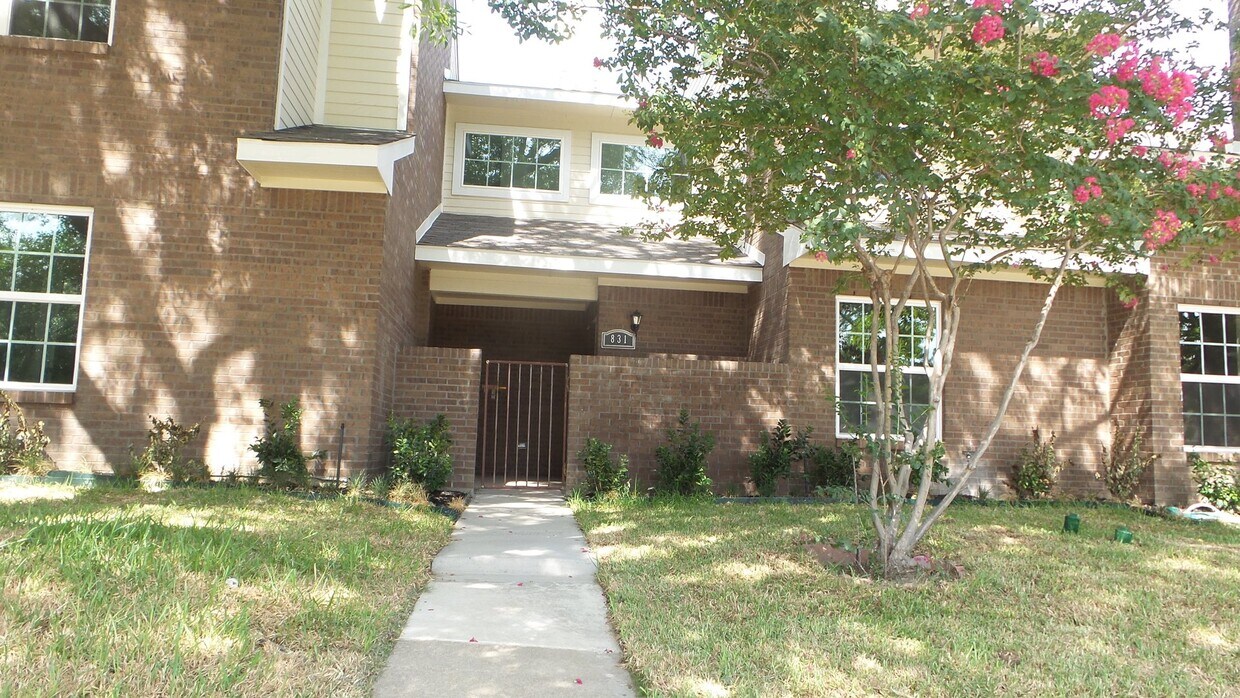 Creekside Townhomes - Creekside Townhomes