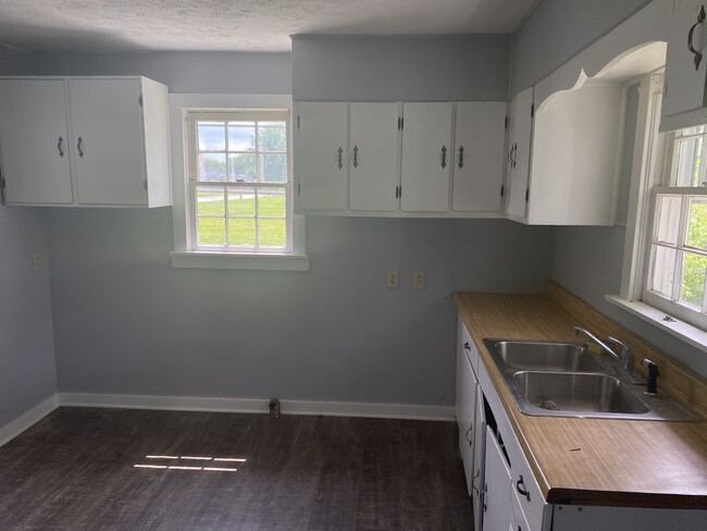 Kitchen - 1809 N Turner St