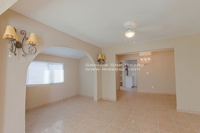 Building Photo - 1338 E Dunlap Ave