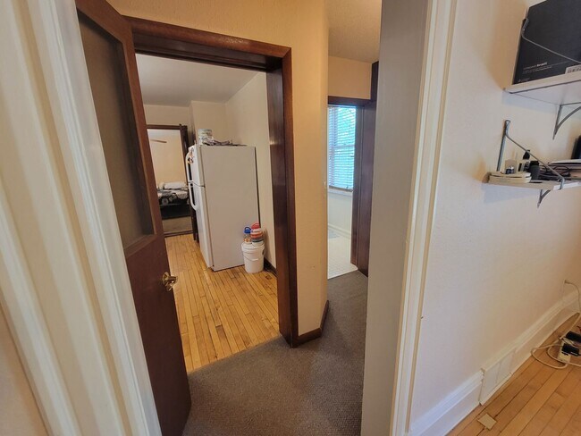Foto del edificio - AVAILABLE AUGUST - 2 BED 1 BATH