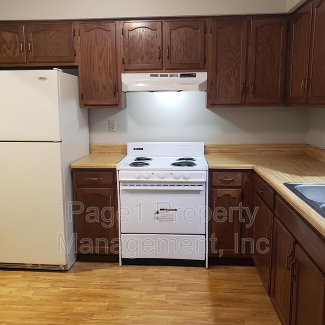 Building Photo - 6042 Boxwood Dr