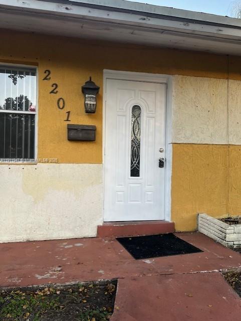 Foto del edificio - 2201 N 56th Terrace