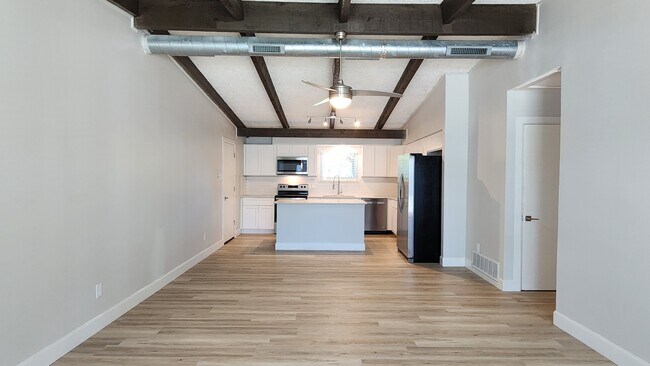 Sala de estar y cocina - 2651 Roger Williams Dr