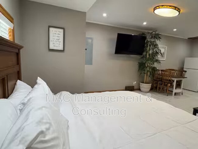 Building Photo - 335 N Peachtree Ave