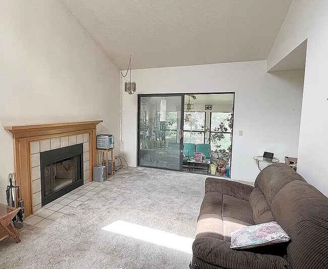 Building Photo - 1213 Charlton Ave