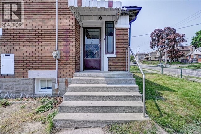 Building Photo - 147 Courtland Ave E