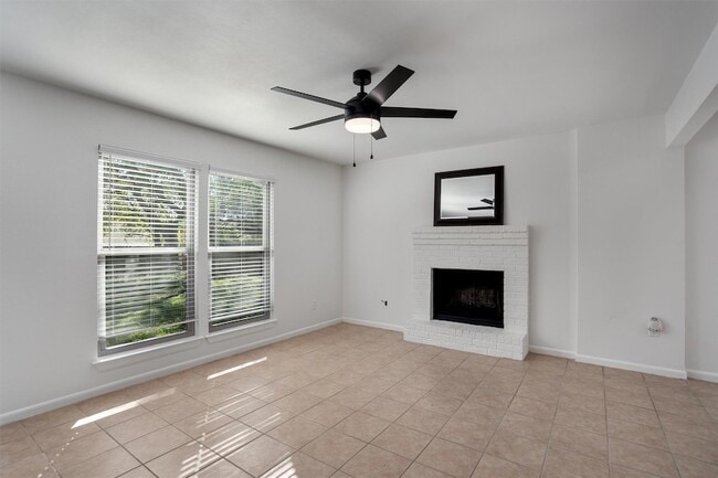 Foto del edificio - 6909 Woodhue Dr