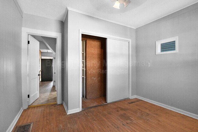 Building Photo - 1824 Burwell Ave