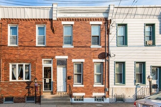 Building Photo - 3030 Tulip St