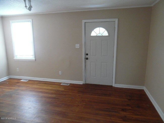 Building Photo - 103 Robin Rd