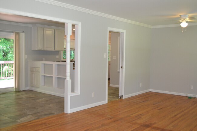 Building Photo - 1136 Seven Springs Cir NE