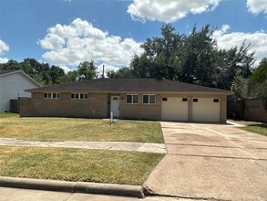 Building Photo - 5919 Ludington Dr