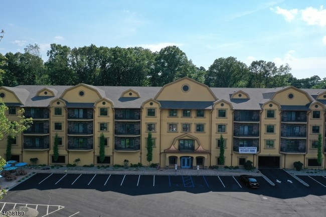 Foto del edificio - 10 Lower Notch Rd