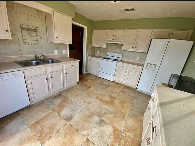 Foto del edificio - 2204 Foxcroft Ln