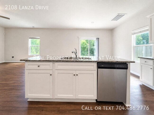 Building Photo - 2108 Lanza Dr