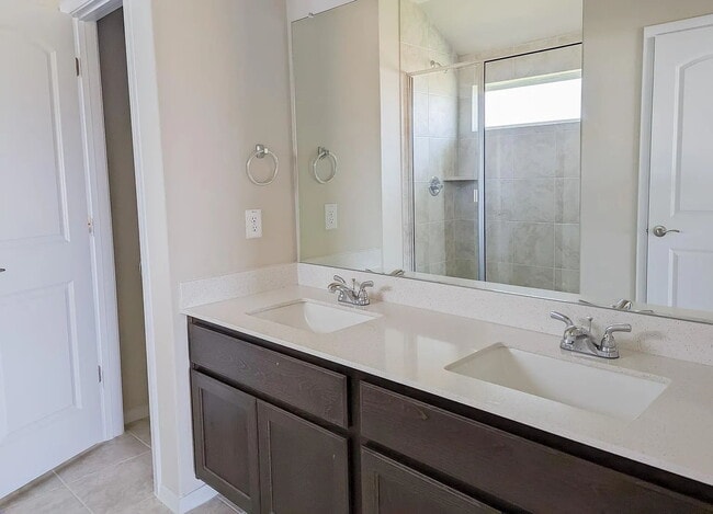 Foto del edificio - "Charming 3-Bedroom Home on Spiny Lizard Lane with Spacious 1,556 Sq Ft Layout & 2 Full Baths!"