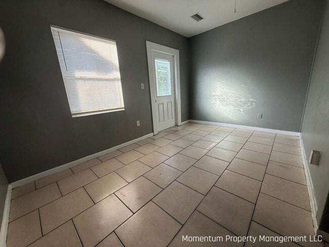 Building Photo - Cozy 2 bedroom/1 bathroom Single family home in the heart of Ybor! Apply for FREE This Holiday Se...