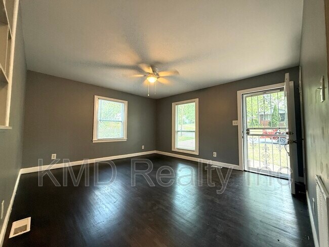 Foto del edificio - 3900 Crestridge Dr