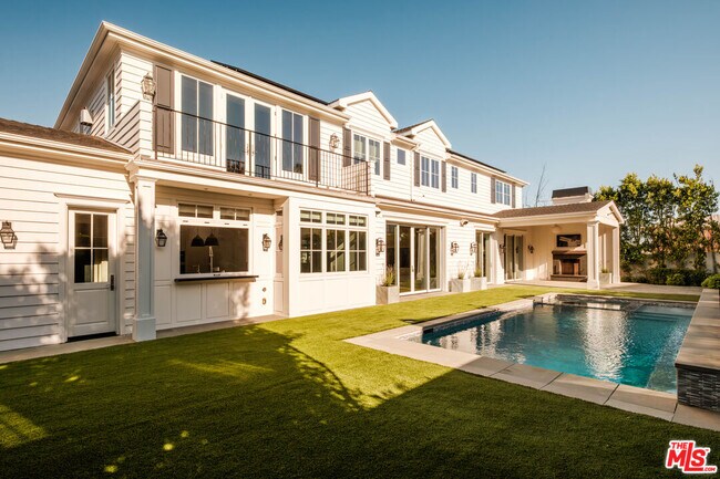 Building Photo - 557 Chapala Dr
