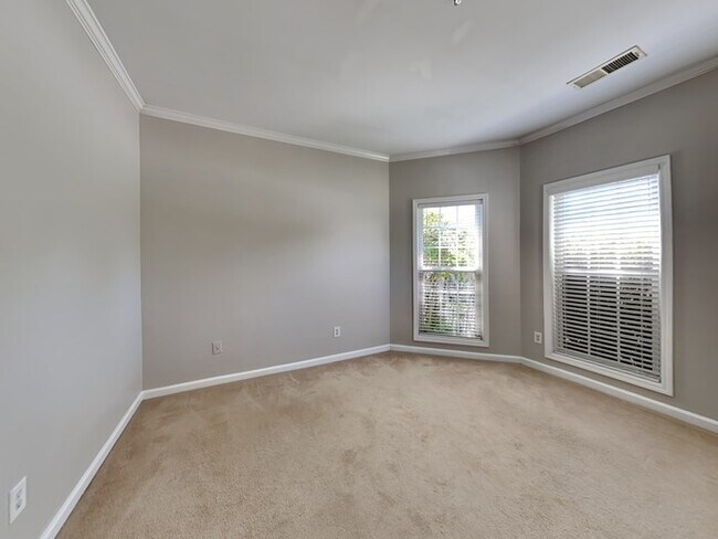 Building Photo - WOW! Great 5 Bed Home!
