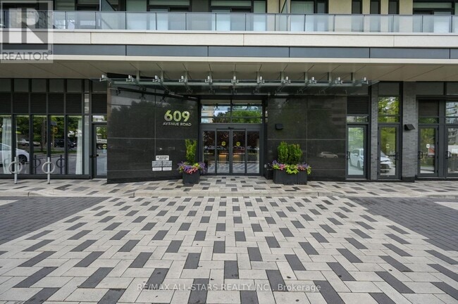 Building Photo - 609 Avenue Rd